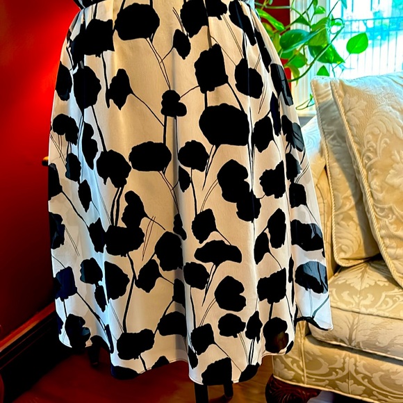 REISS SILK DESIGNER DRESS in SUPERIOR PREOWNED CONDITION - Picture 4 of 9